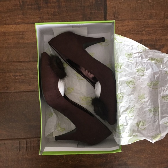 Cute Brown Suede Pumps - Faux Fur Detail - Picture 4 of 8